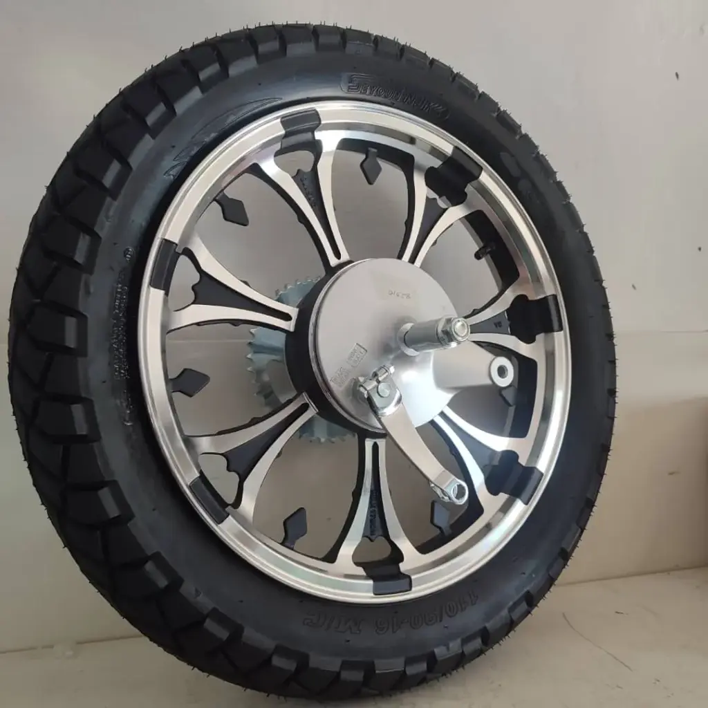 KIT Rueda trasera, con banda, neumatico y sproket GN 125F (82310)